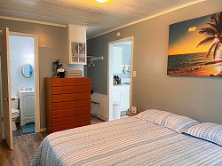 One bedroom blue waters resort cabin 1 (King bed)