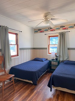 blue waters resort cabin 2 (back bedroom with 2 twin beds)