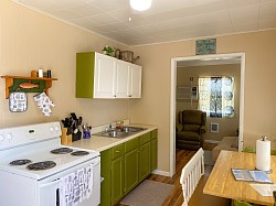 blue waters resort cabin 4 kitchen/dining area