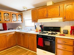 Blue waters resort cabin 10 (kitchen)