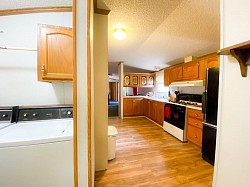 Blue waters resort cabin 10 (kitchen)