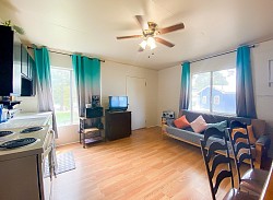 Blue waters resort cabin 9 - Living/Dining room area