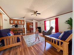 Blue waters resort cabin 10 (living room with two futon -full size)