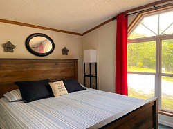 Blue waters resort cabin 10 (King size bed on front bedroom)
