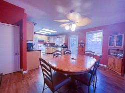 Blue Waters Resort Cabin 11 (Lakehouse) - Kitchen/Dining Area