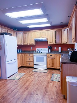 Blue Waters Resort Cabin 11 (Lakehouse) - Kitchen