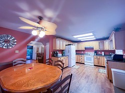 Blue Waters Resort Cabin 11 (Lakehouse) - Kitchen/Dining Area