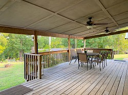 Blue Waters Resort Cabin 11 (Lakehouse) - Front deck with a great view of the lake all year round
